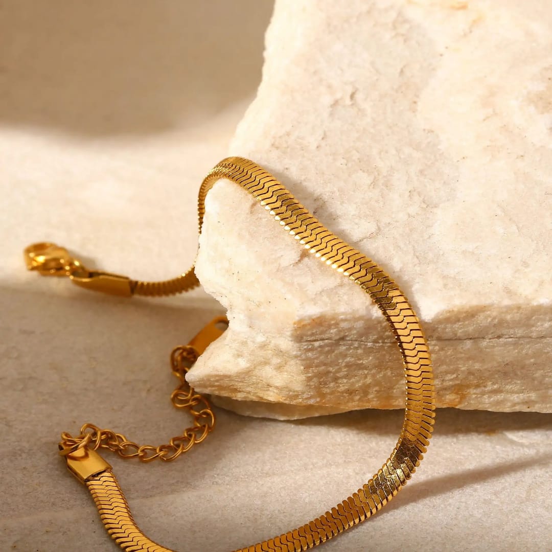 Yu Fashions High Fashion sleek Snake Korean Animal Bracelet