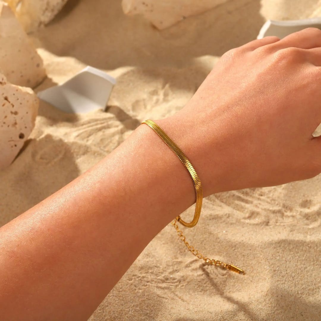Yu Fashions High Fashion sleek Snake Korean Animal Bracelet
