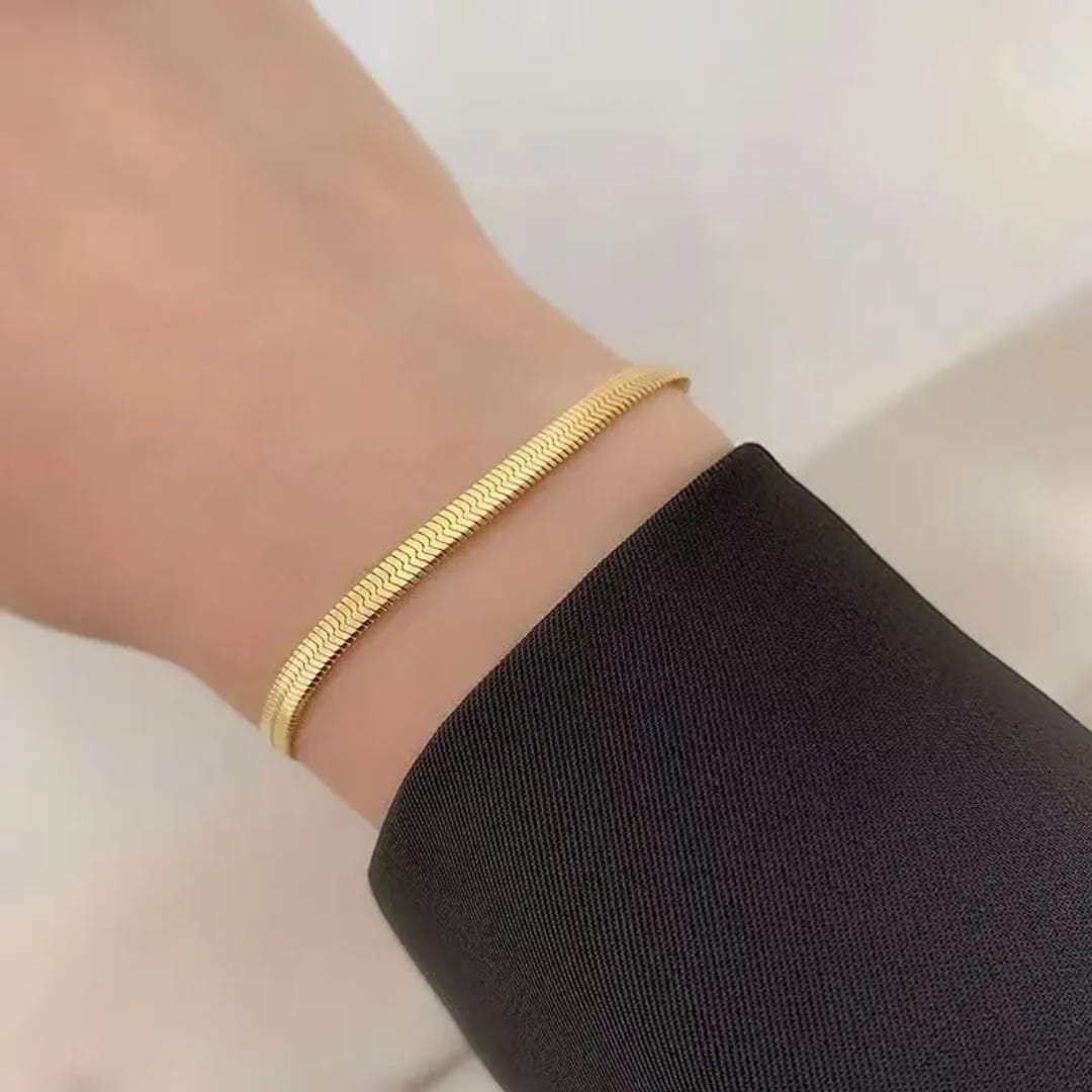 Yu Fashions High Fashion sleek Snake Korean Animal Bracelet