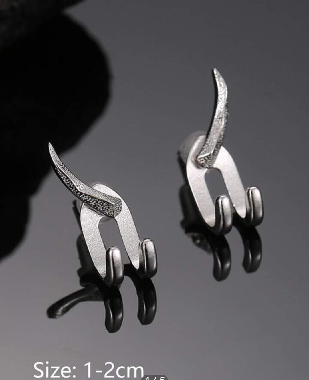 Yu Fashions Unisex High Fashion Tick Bird Stud Detachble Charm Punk Pring Korean Earrings Pair