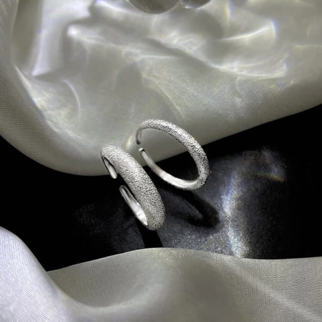 Yu Fashions Shimmer Korean High Fashion Korean Ring Set of 2
