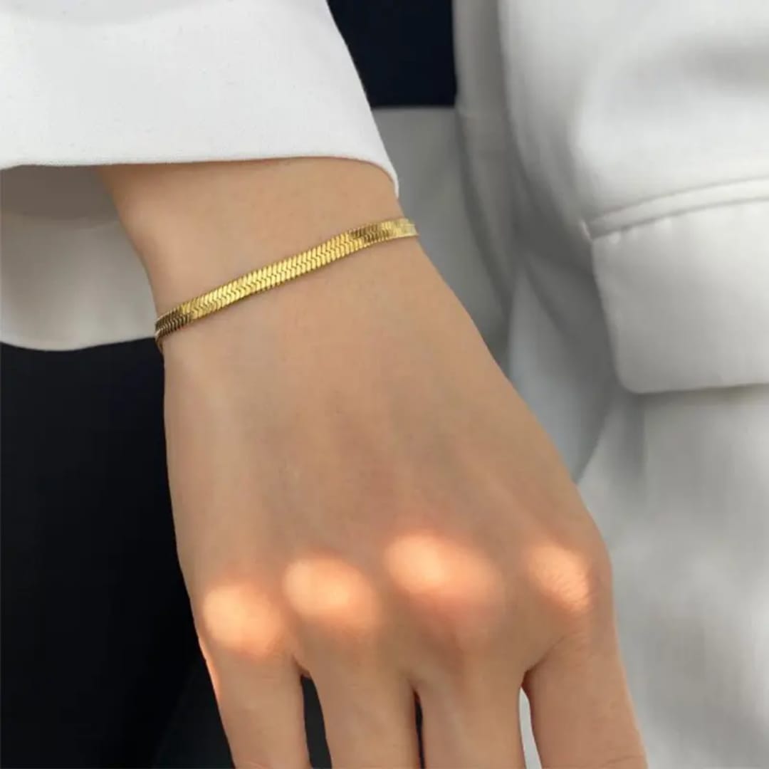 Yu Fashions High Fashion sleek Snake Korean Animal Bracelet