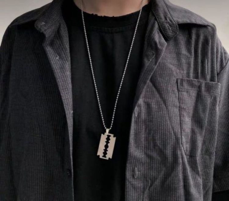 Yu Fashions Razor Blade Punk Unisex Silver Pendent Necklace Chain