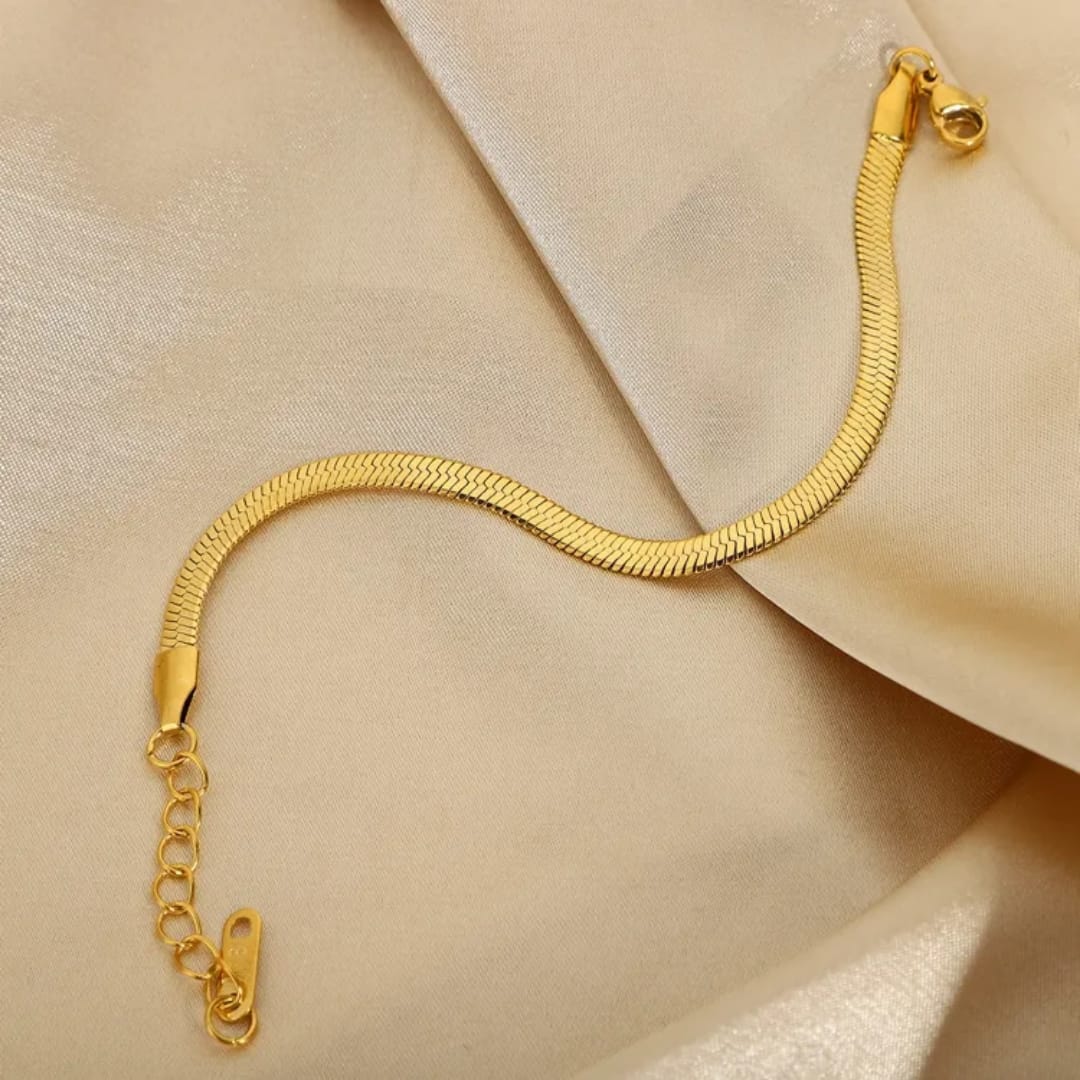 Yu Fashions High Fashion sleek Snake Korean Animal Bracelet