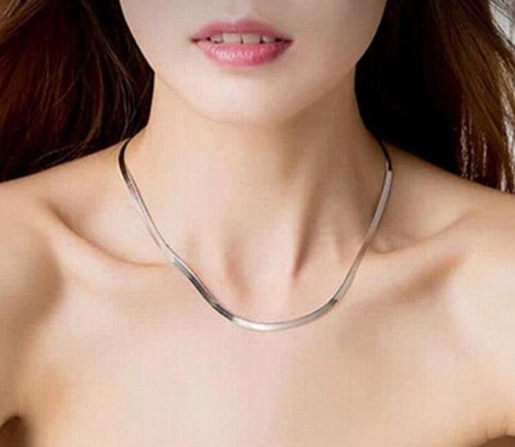 Yu Fashions Sleek Snake High Fashion Necklace Chain