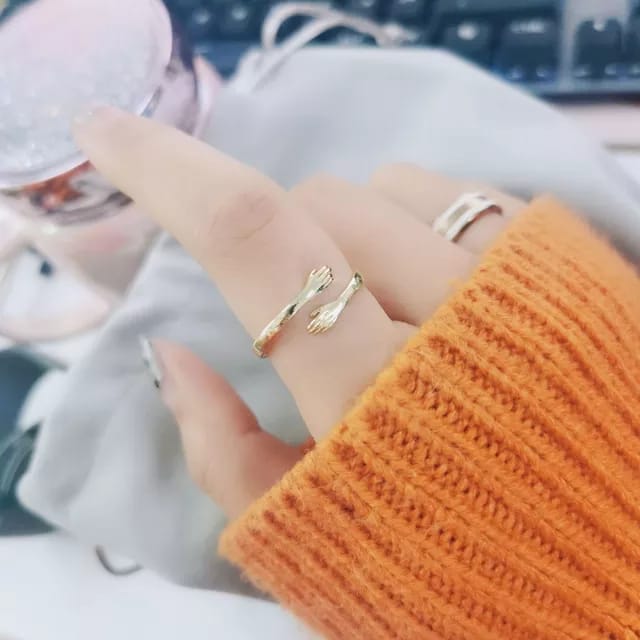 Yu Fashions Cute Hug Ring