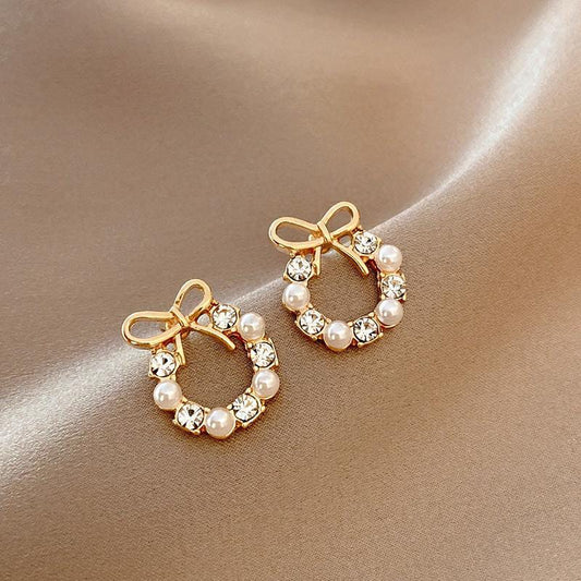 Yu Fashions Christmas Wreath Round Shaped Flower Pearl Korean Earrings Pair