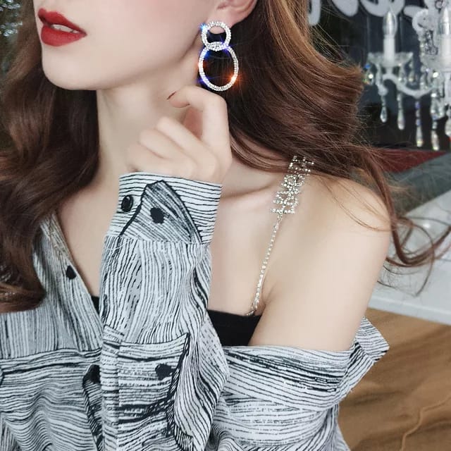 Yu Fashions Rhinestone Dual Circle High Fashion Korean Earrings Pair