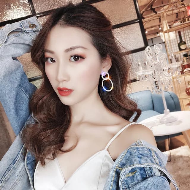 Yu Fashions Rhinestone Dual Circle High Fashion Korean Earrings Pair