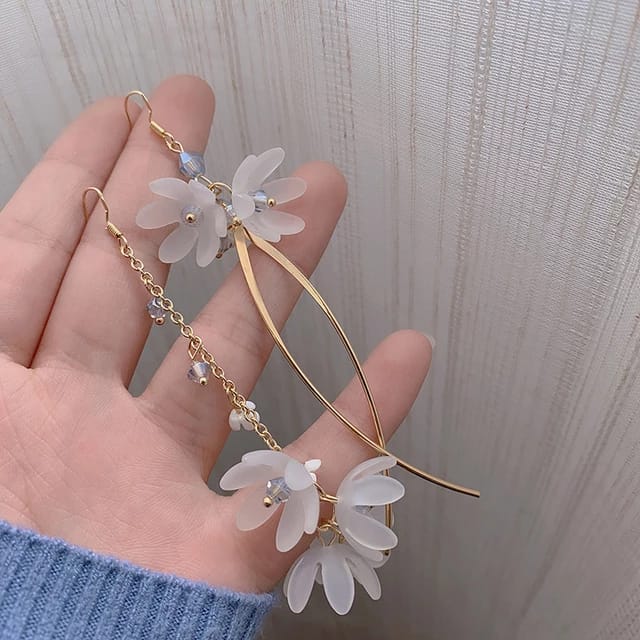 Yu Fashions Blooming Flowers Criss Cross 2 Different Earrings Pair