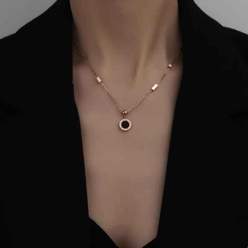 Yu Fashions Black Marble Round Shaped Korean Necklace