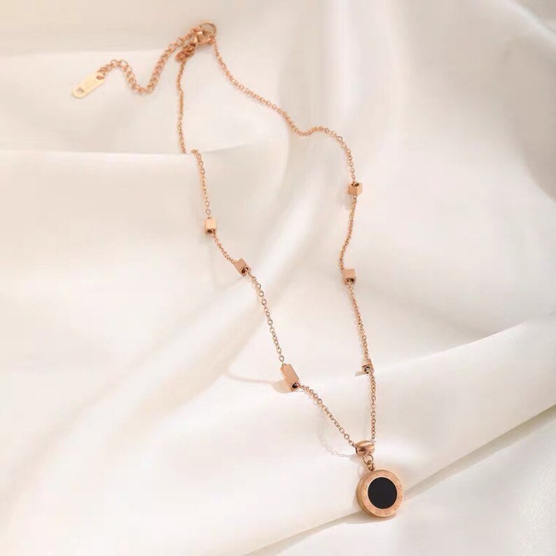 Yu Fashions Black Marble Round Shaped Korean Necklace