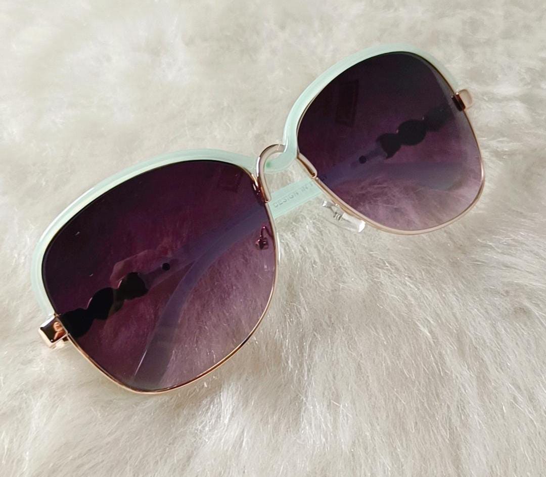 Yu Fashions Twisted frame UV Protracted High Fashion Korean Sunglasses