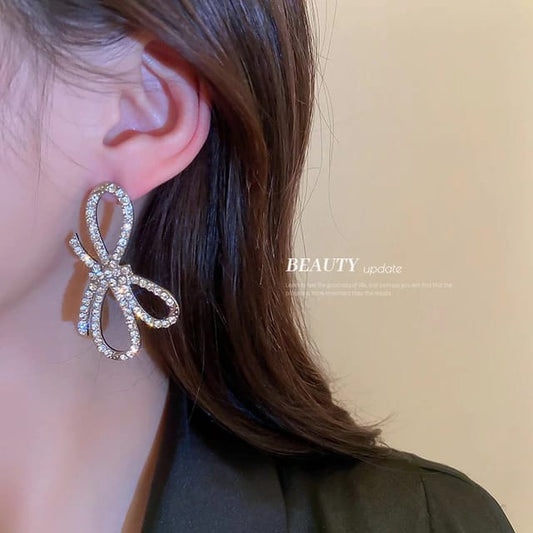 Yu Fashions Bow Knotted Shaped rhinestone Silver Korean earrings pair
