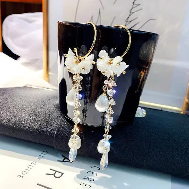 Yu Fashions White Shell Pearl Drop Korean earrings Pair