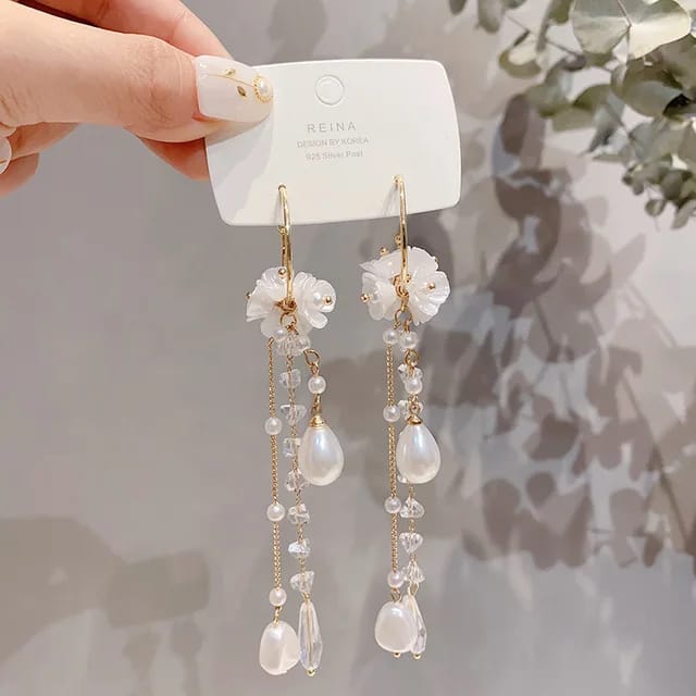 Yu Fashions White Shell Pearl Drop Korean earrings Pair