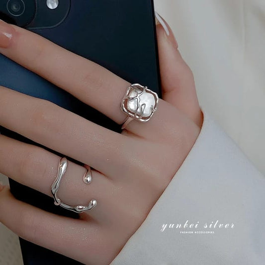 Yu Fashions Geometrical Melted Shaped Korean Ring Set of 2