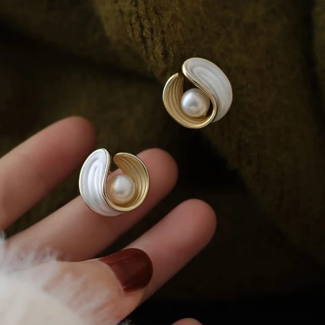 Yu Fashions Twisted Enamel Painted Pearl Korean Earrings Stud Pair