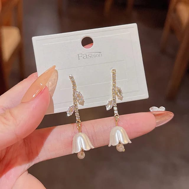 Yu Fashions White Bell Flower with Cute Petals High Fashion Korean Earrings Pair