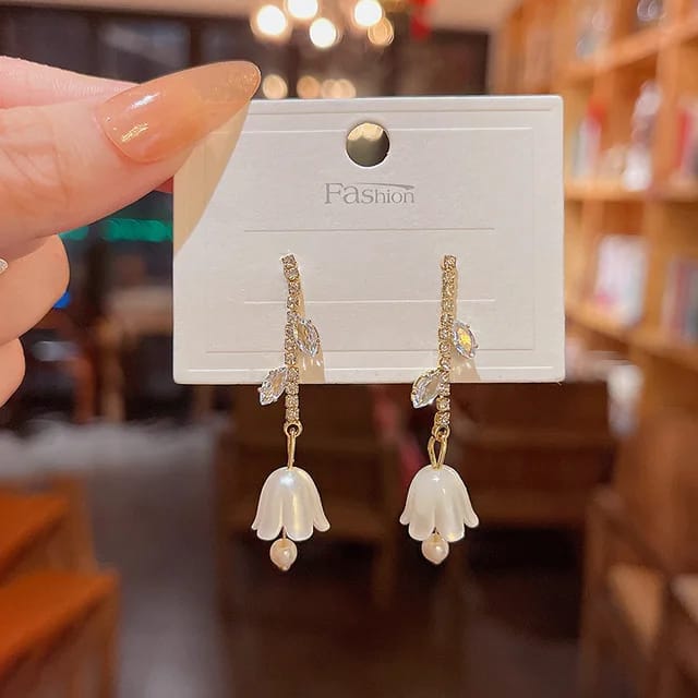 Yu Fashions White Bell Flower with Cute Petals High Fashion Korean Earrings Pair