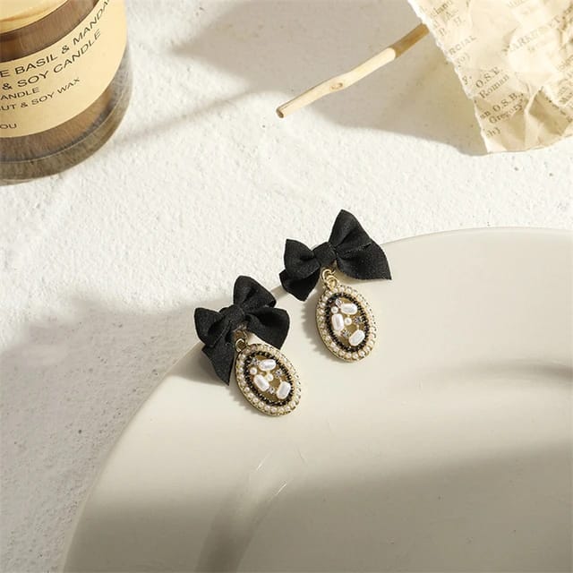 Yu Fashions Black Velvet Bow Knot Vintage High Fashion Korean earrings Earring pair