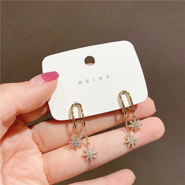 Yu Fashions Maple Leaf Clover Flower Drop High Fashion Korean Earrings pair