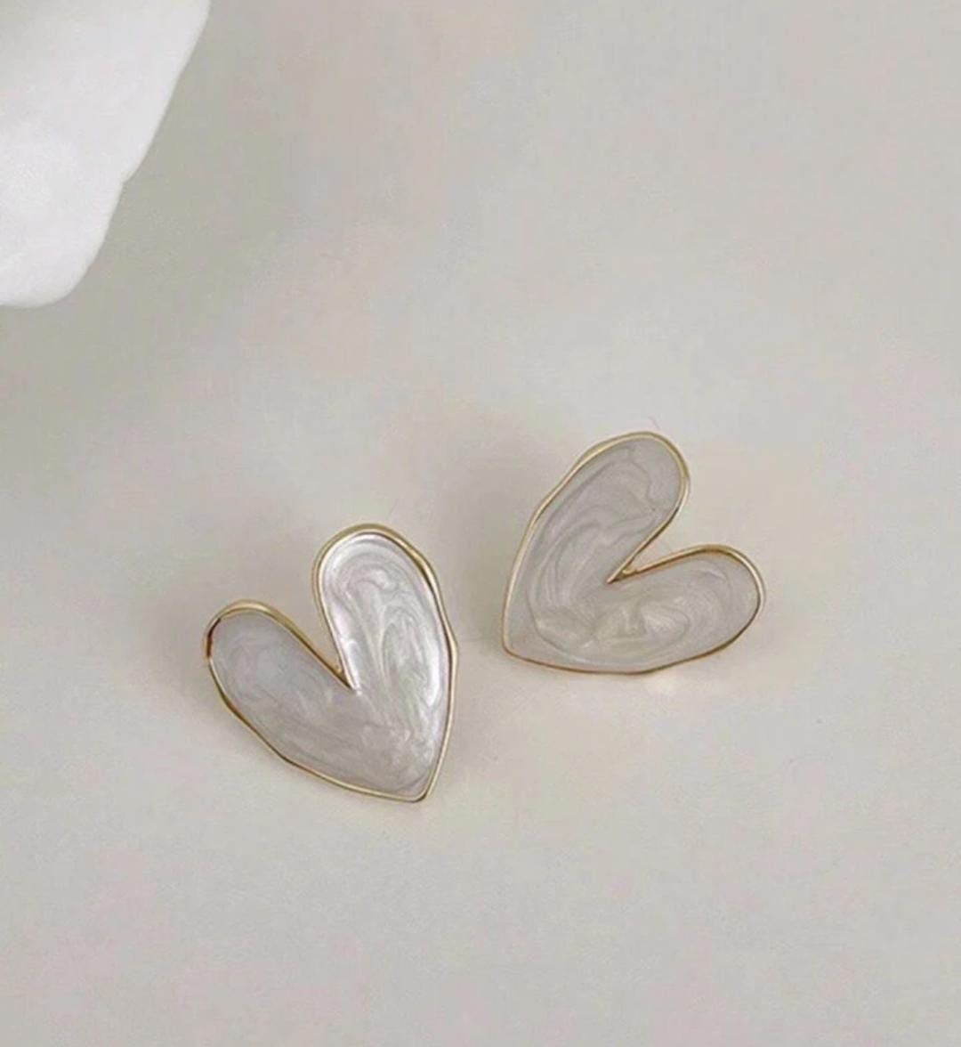 Yu Fashions Love Heart Shape Elegant Cute Korean earrings for women