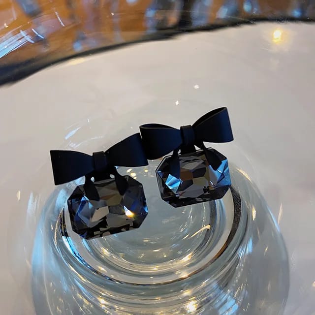 Yu Fashions Black Bow Knot Cubic Crystal Stud Earrings