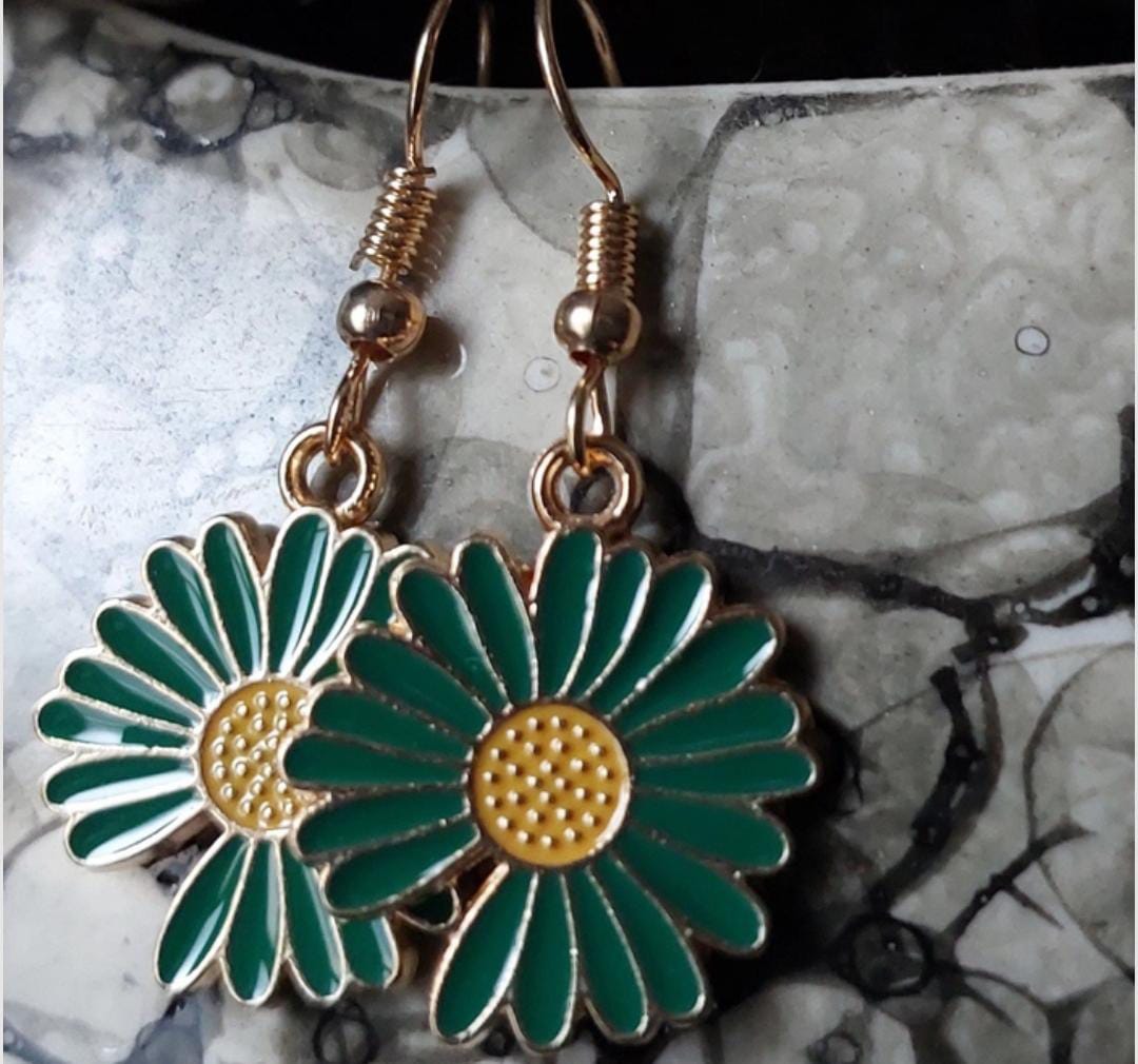 Yu Fashions Summer Sunflower Floral Cute Korean Earrings Pair