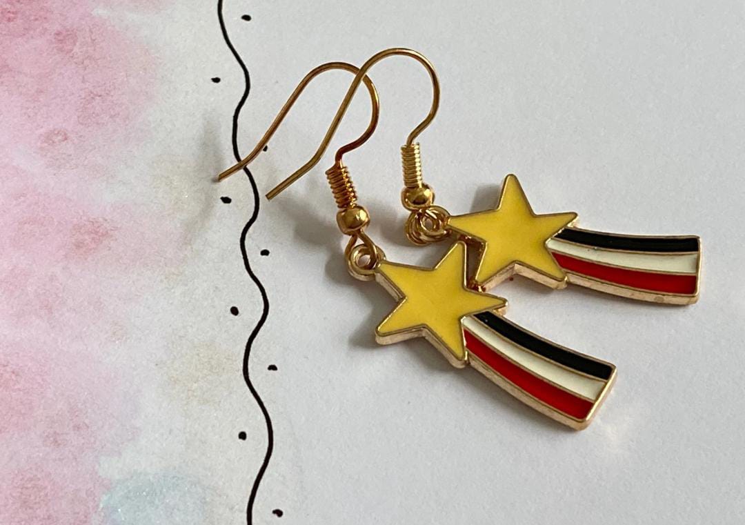 Yu Fashions Shooting Star Falling Cute Korean Earrings Pair