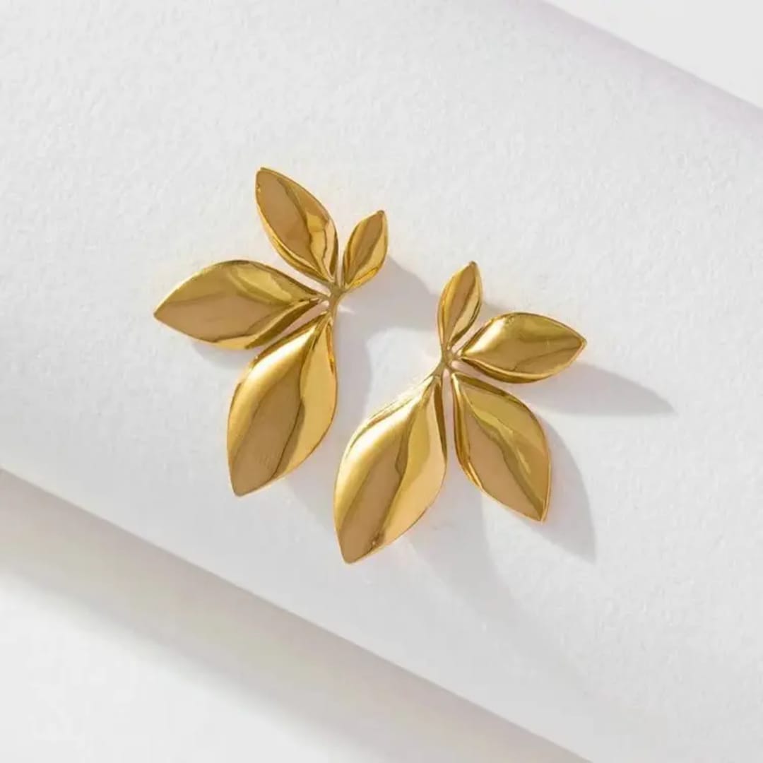 Yu Fashions Anti Tarnish Glossy leaf flower gold plated High Fashion Korean Earrings