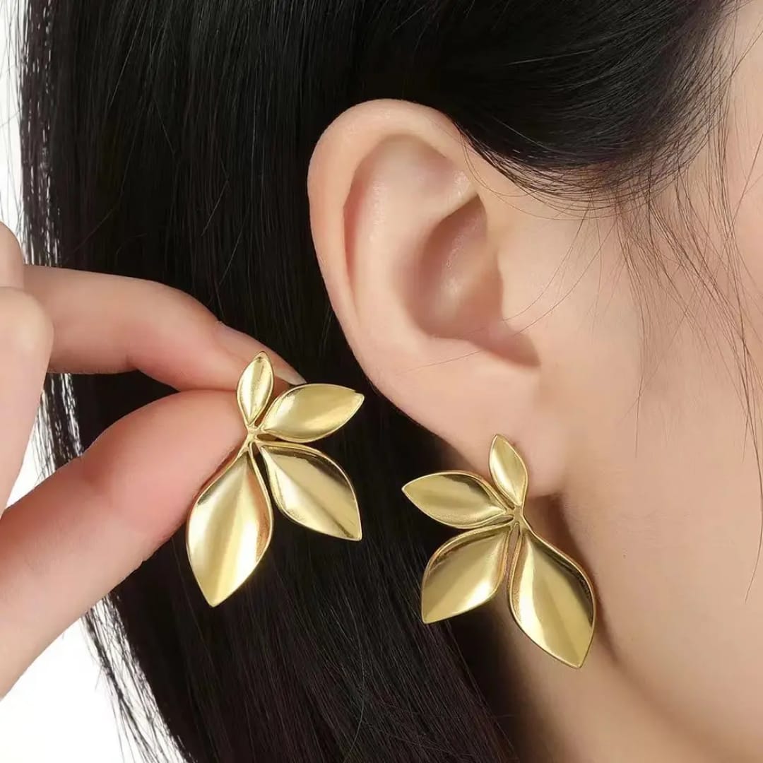 Yu Fashions Anti Tarnish Glossy leaf flower gold plated High Fashion Korean Earrings