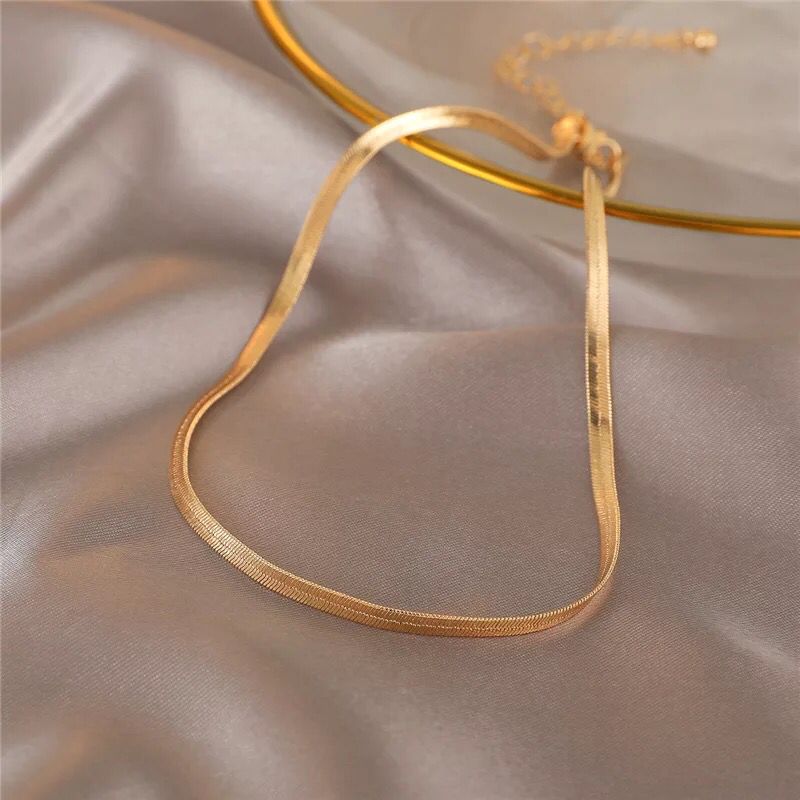 Yu Fashions Sleek Snake High Fashion Necklace Chain