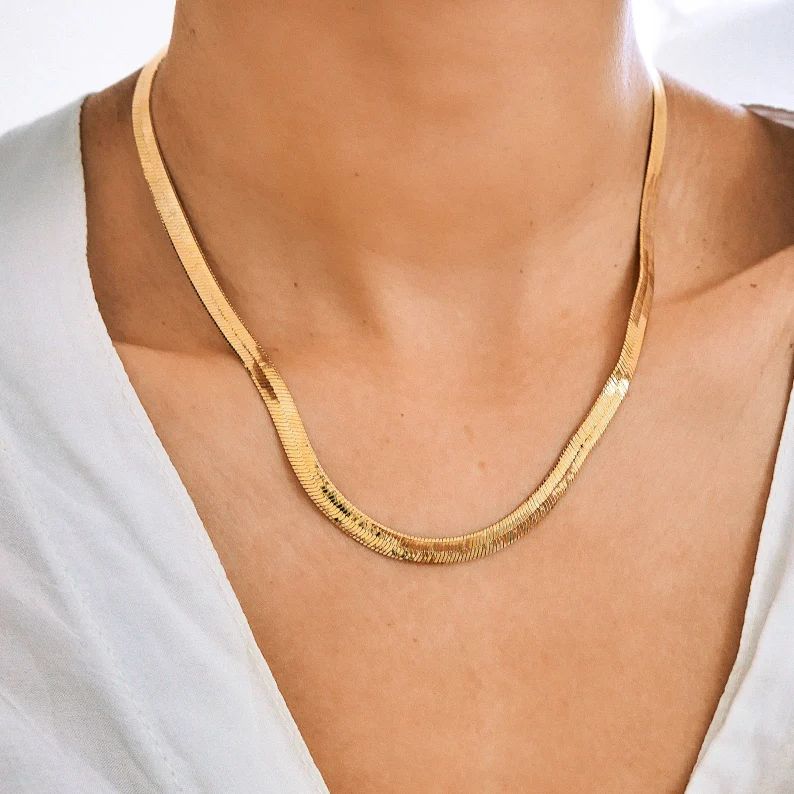 Yu Fashions Sleek Snake High Fashion Necklace Chain