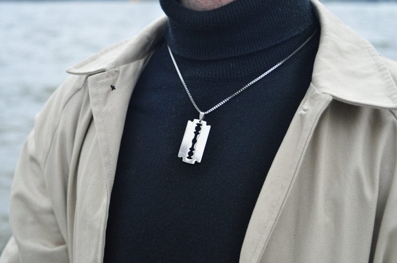 Yu Fashions Razor Blade Punk Unisex Silver Pendent Necklace Chain