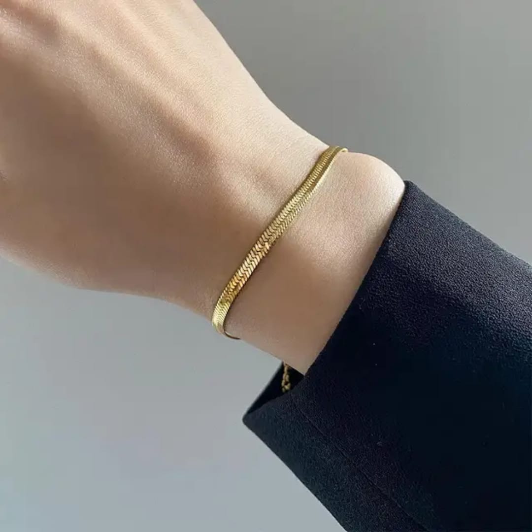 Yu Fashions High Fashion sleek Snake Korean Animal Bracelet