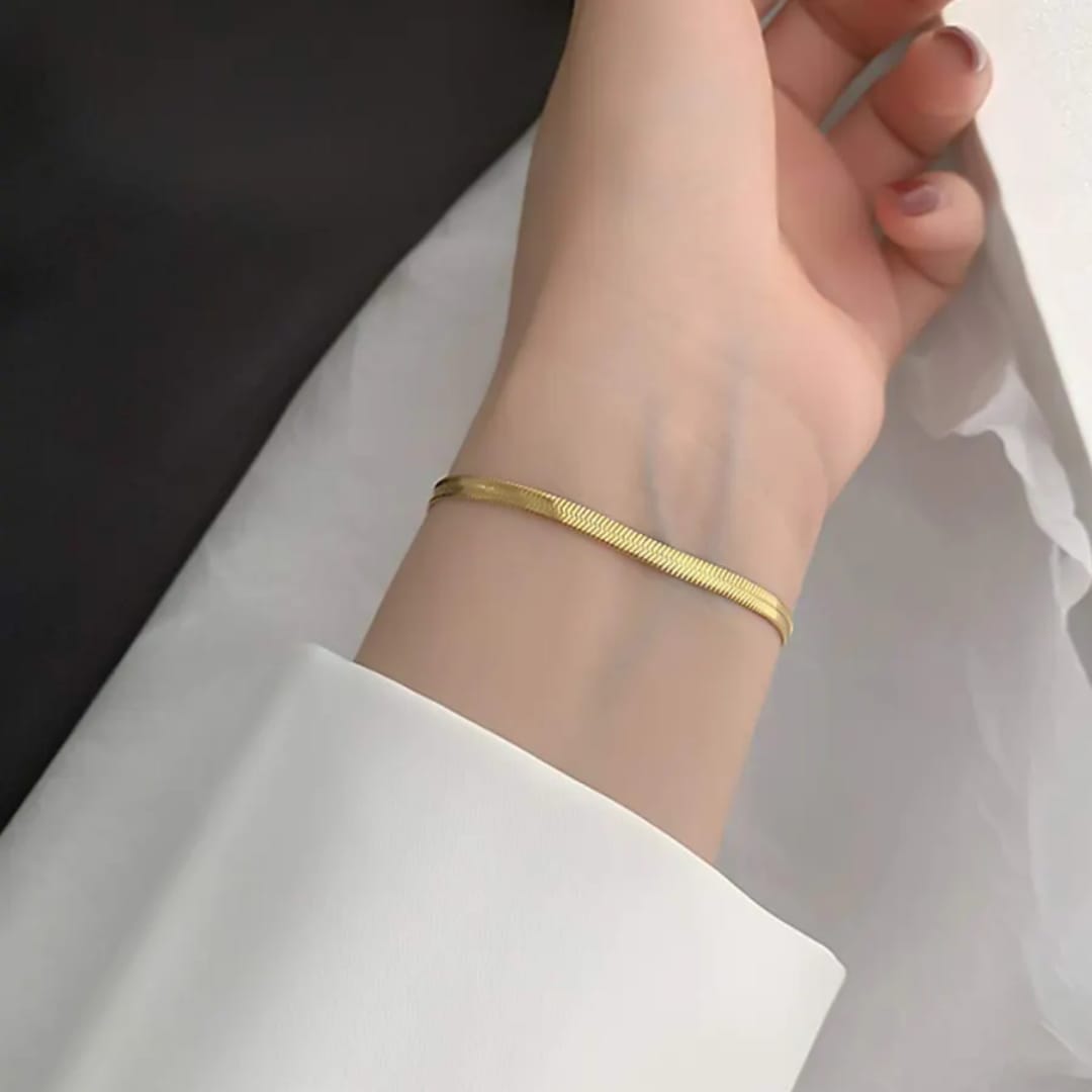 Yu Fashions High Fashion sleek Snake Korean Animal Bracelet