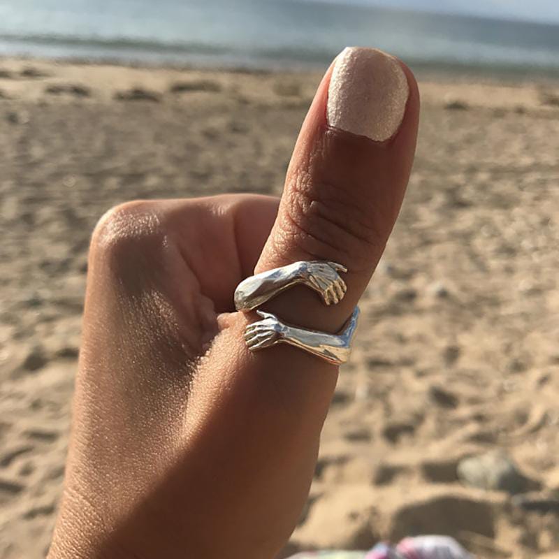 Yu Fashions Cute Hug Ring