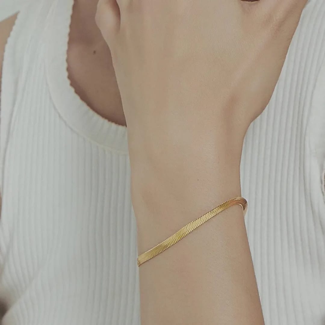 Yu Fashions High Fashion sleek Snake Korean Animal Bracelet
