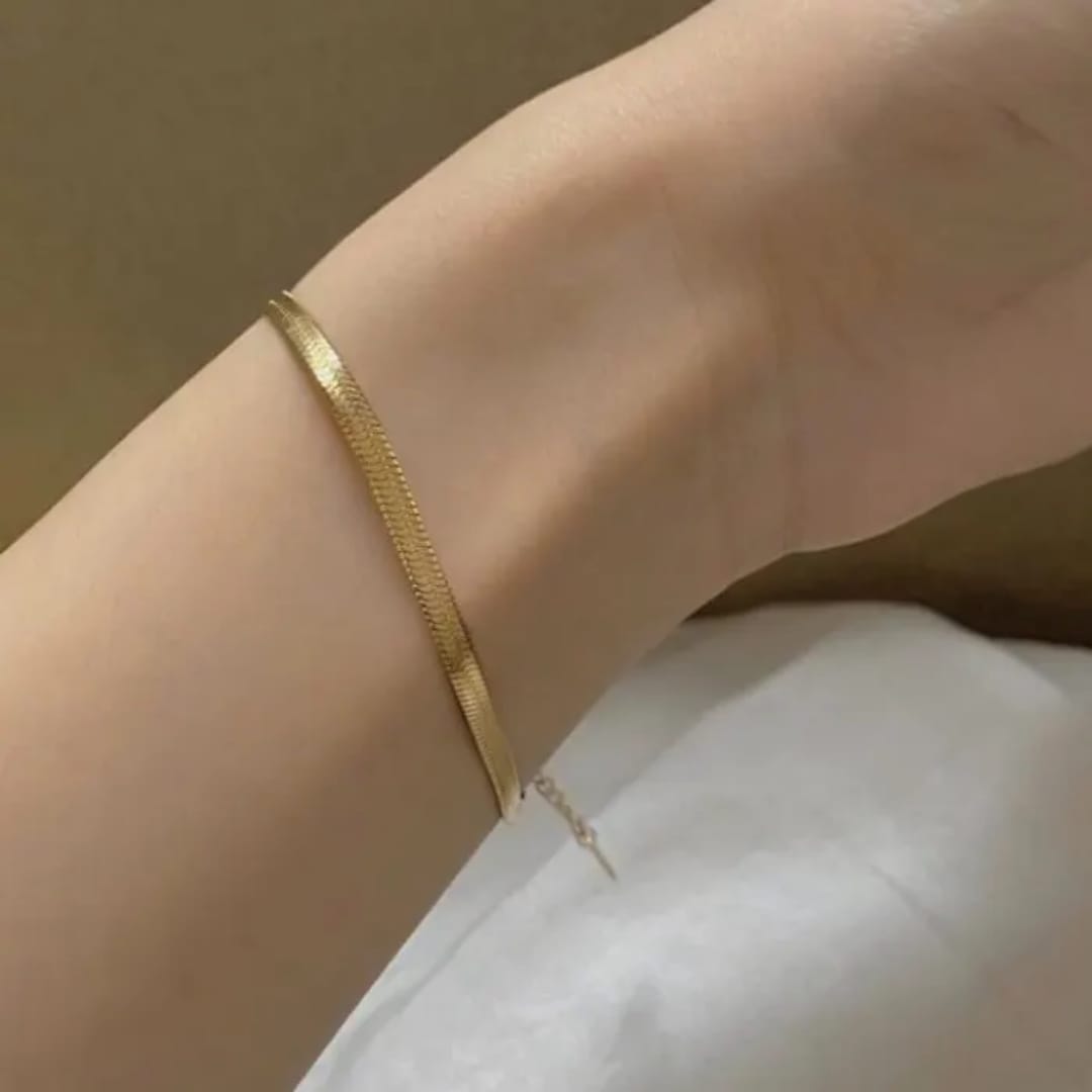 Yu Fashions High Fashion sleek Snake Korean Animal Bracelet