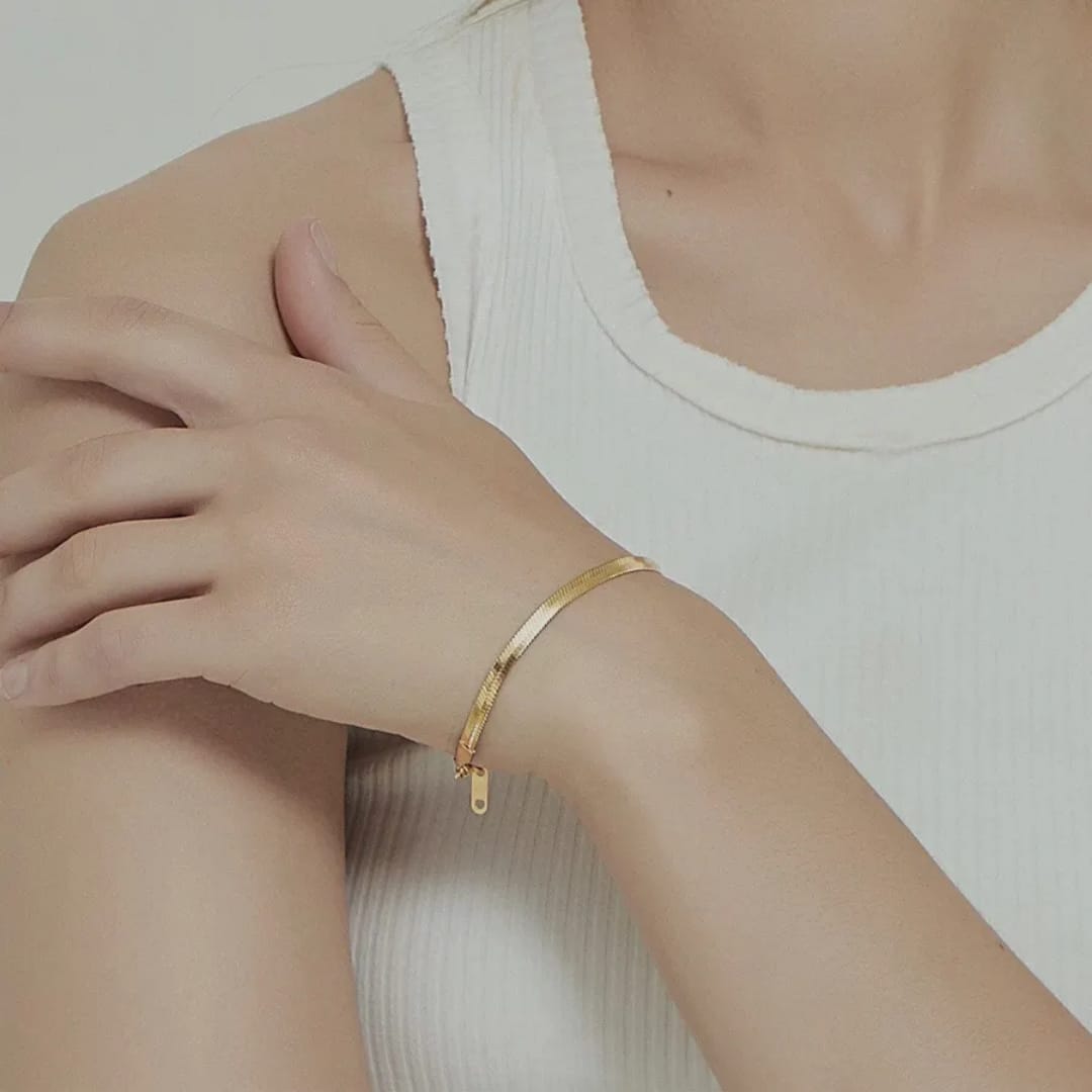 Yu Fashions High Fashion sleek Snake Korean Animal Bracelet