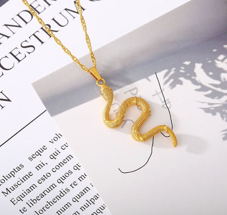 Yu Fashions Minimal Snake Pendent Necklace Chain