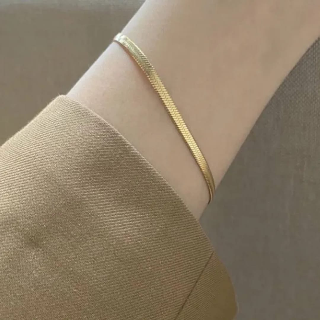 Yu Fashions High Fashion sleek Snake Korean Animal Bracelet