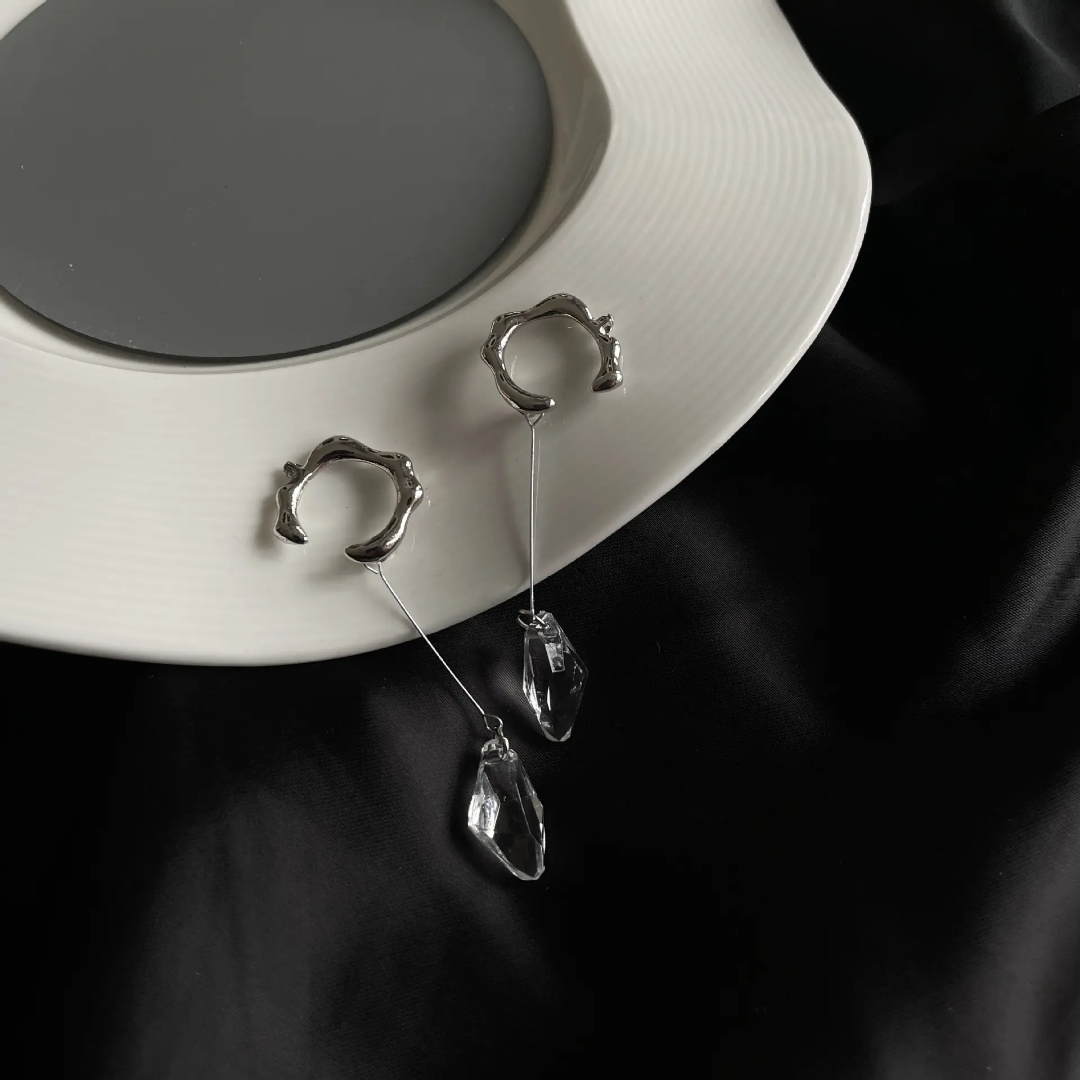 Yu Fashions Crystal No Piercing Round Circle Drop Korean EarHook Earring Pair
