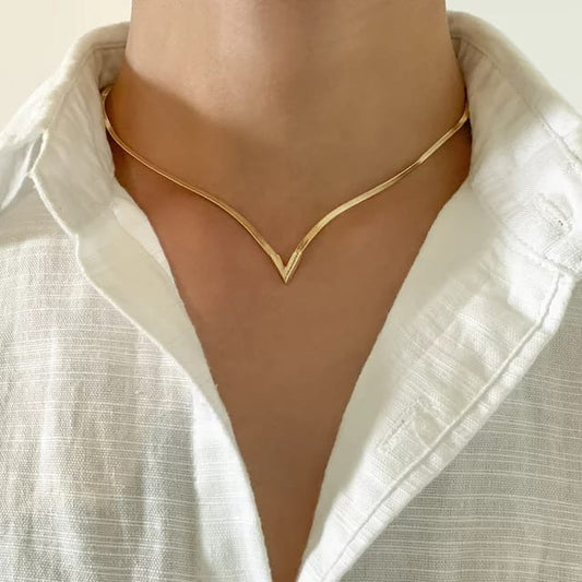 Yu Fashions Geometrical Snake High Fashion Necklace Chain