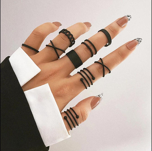 Yu Fashions Black Spiral Ring Set of 9