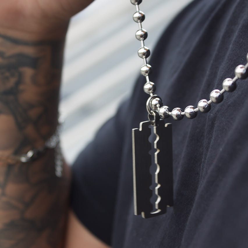Yu Fashions Razor Blade Punk Unisex Silver Pendent Necklace Chain