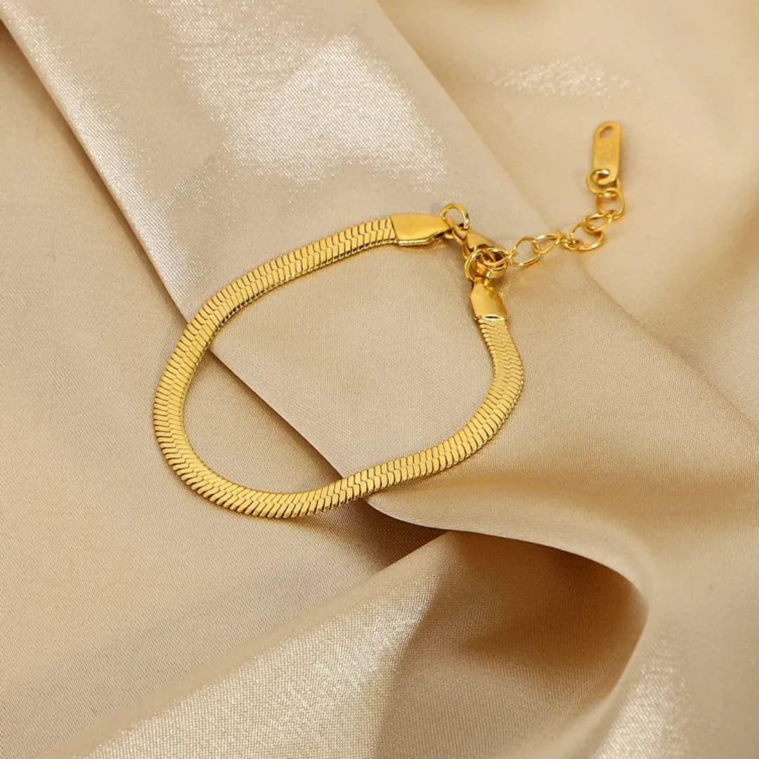 Yu Fashions High Fashion sleek Snake Korean Animal Bracelet