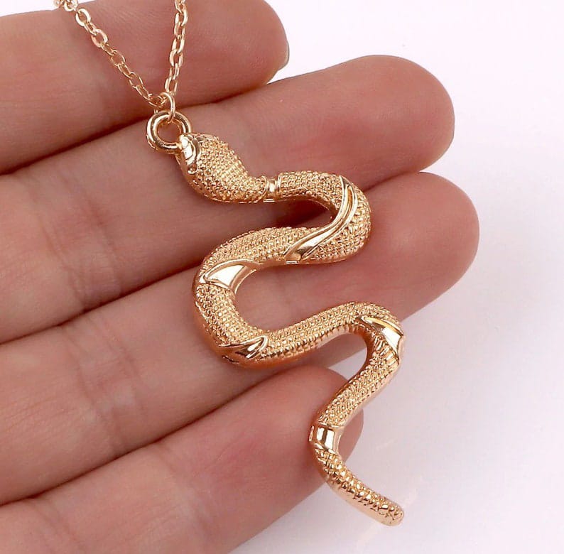 Yu Fashions Minimal Snake Pendent Necklace Chain