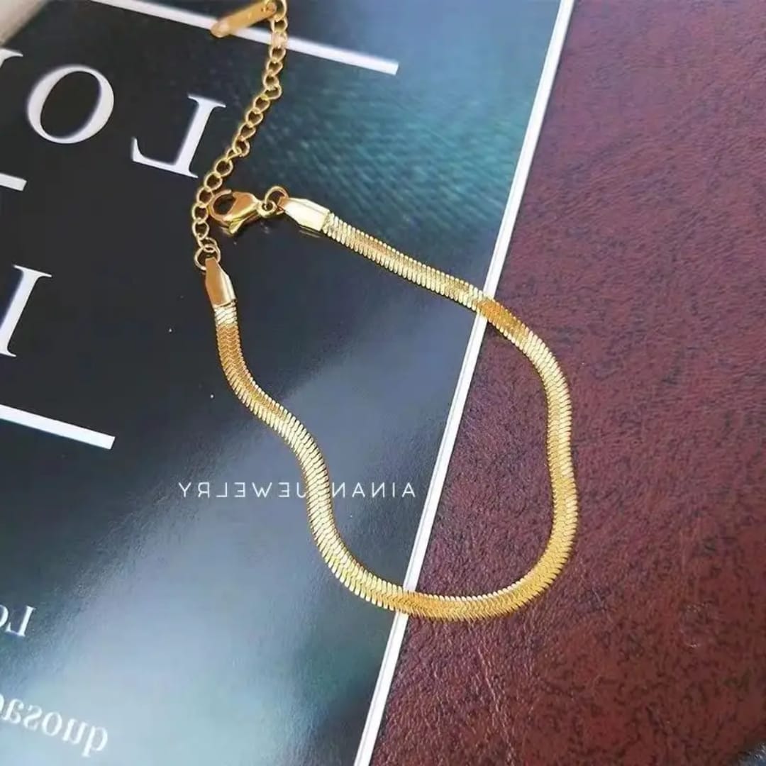 Yu Fashions High Fashion sleek Snake Korean Animal Bracelet